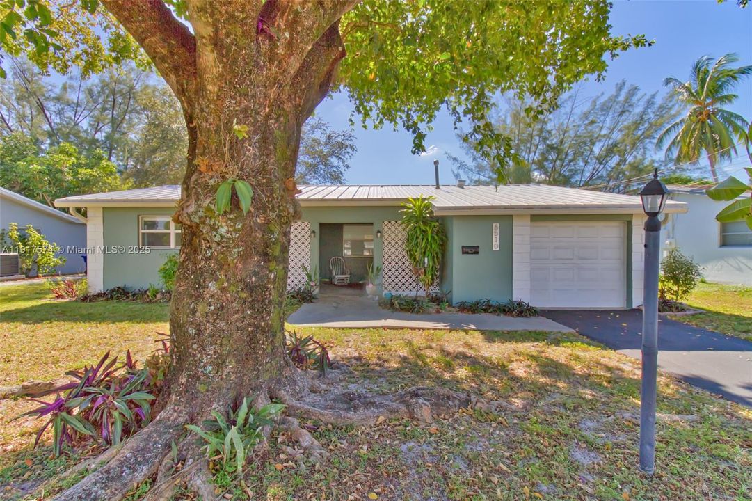 For Sale: $559,900 (3 beds, 2 baths, 1355 Square Feet)