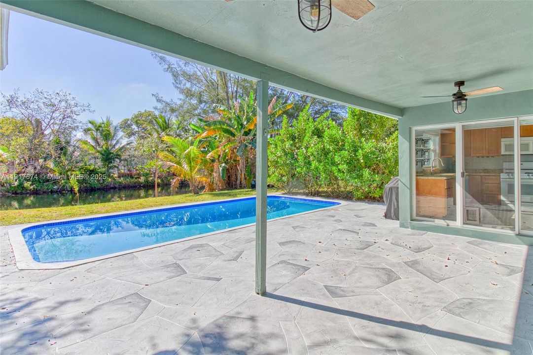 For Sale: $559,900 (3 beds, 2 baths, 1355 Square Feet)