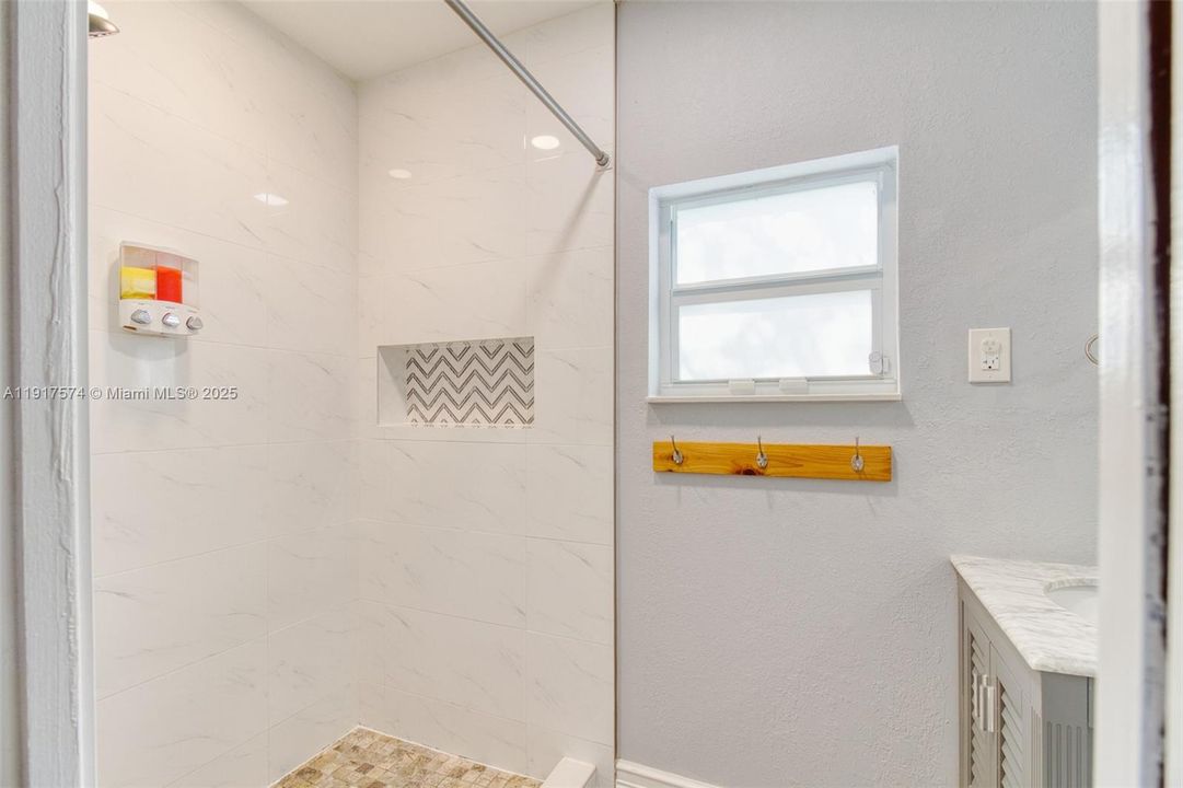 For Sale: $559,900 (3 beds, 2 baths, 1355 Square Feet)