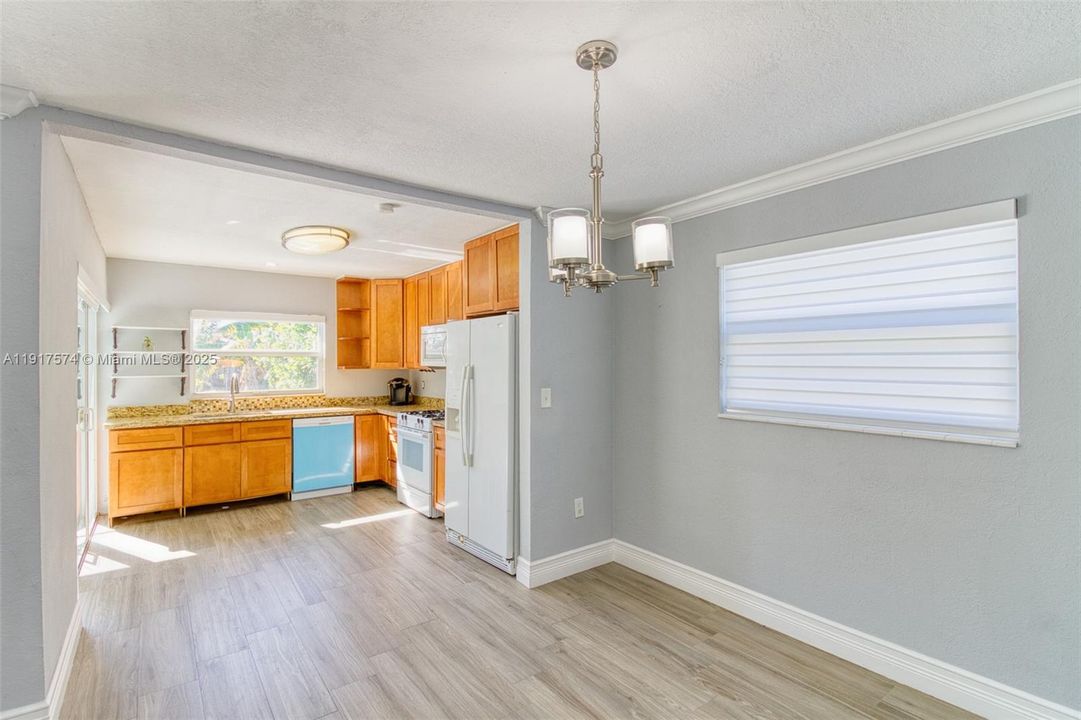 For Sale: $559,900 (3 beds, 2 baths, 1355 Square Feet)