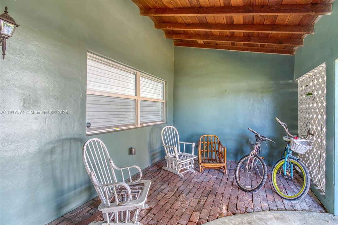 For Sale: $559,900 (3 beds, 2 baths, 1355 Square Feet)