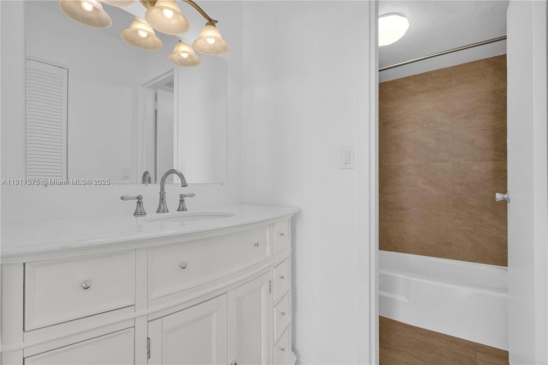 En Venta: $230,000 (1 camas, 1 baños, 806 Pies cuadrados)