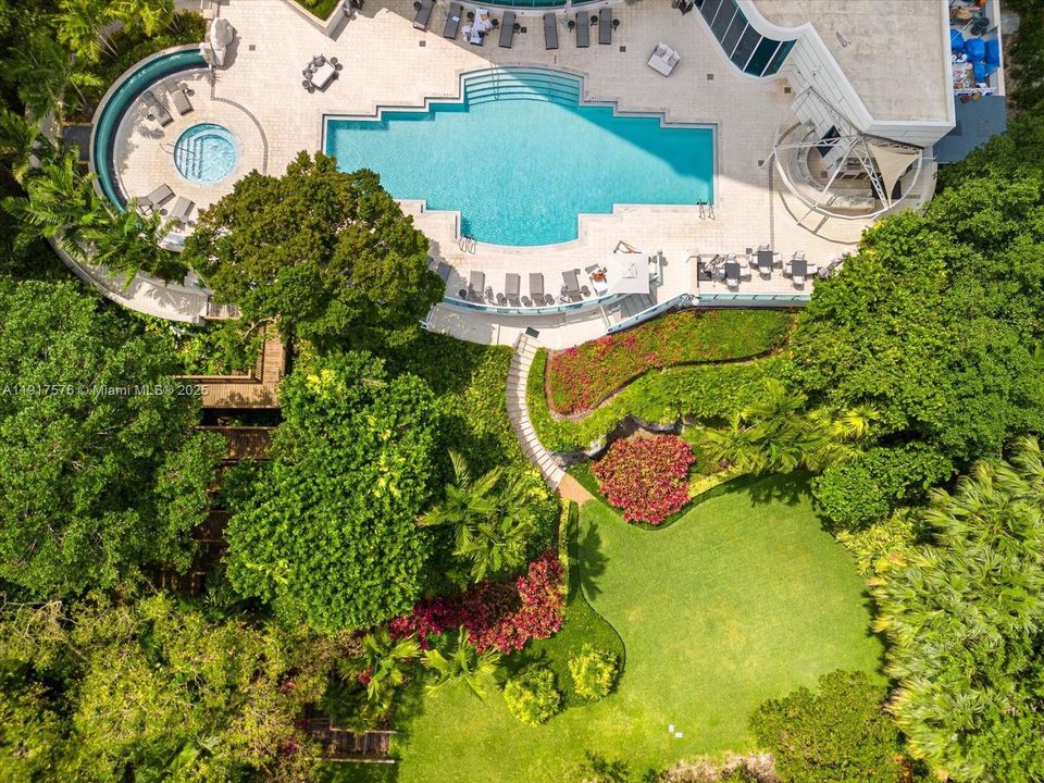 Activo con contrato: $5,200 (2 camas, 2 baños, 1210 Pies cuadrados)