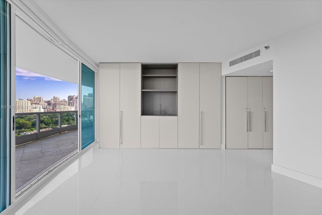 Activo con contrato: $5,200 (2 camas, 2 baños, 1210 Pies cuadrados)