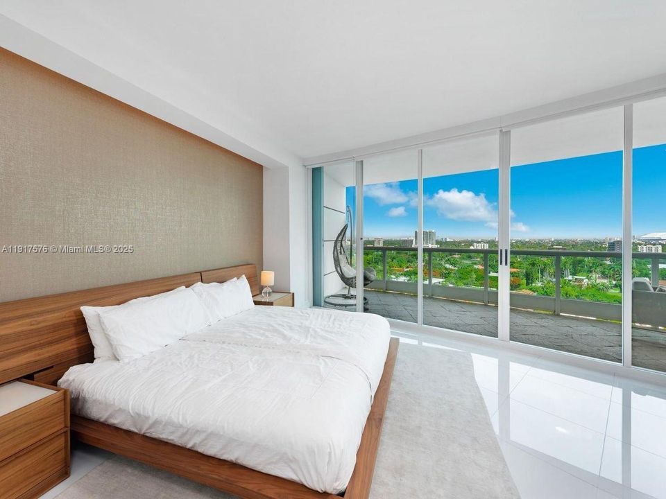 Activo con contrato: $5,200 (2 camas, 2 baños, 1210 Pies cuadrados)