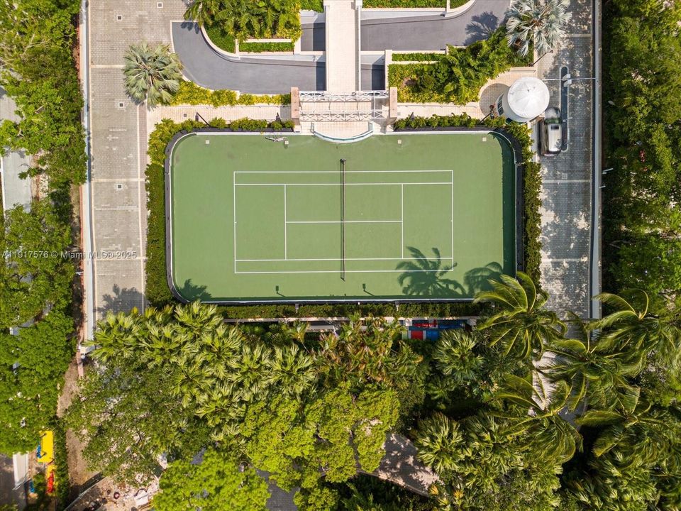 Activo con contrato: $5,200 (2 camas, 2 baños, 1210 Pies cuadrados)