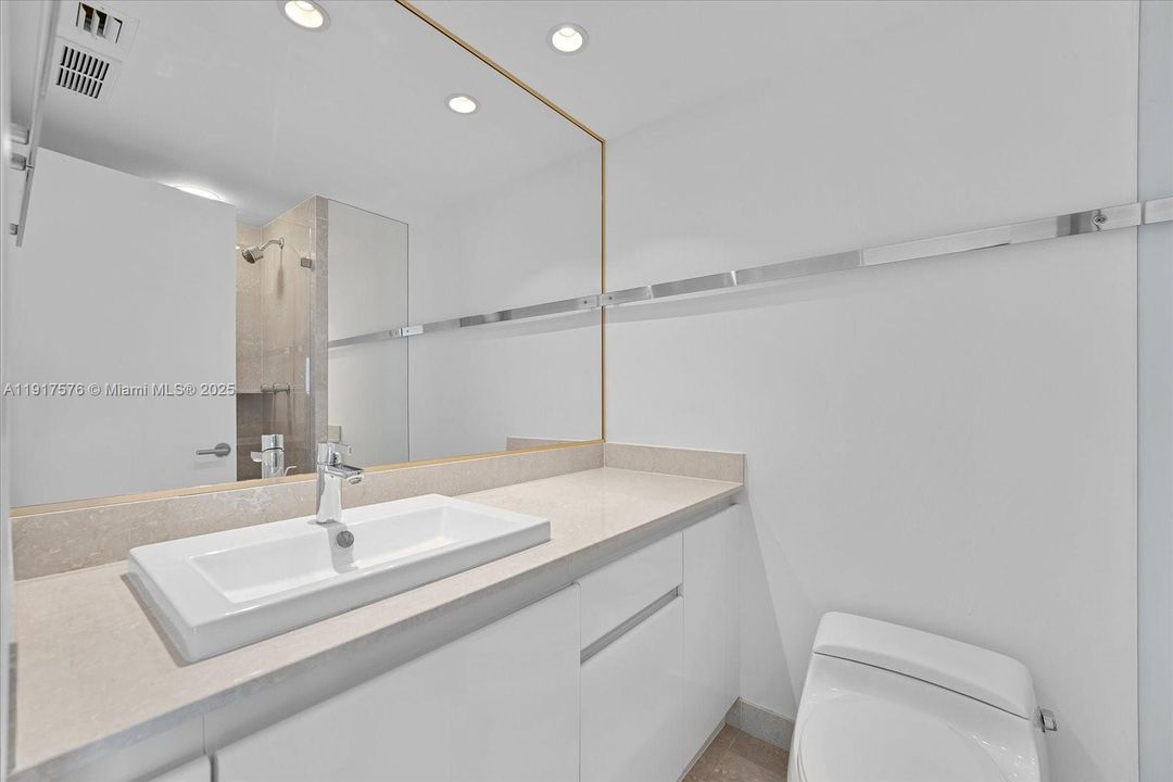 Activo con contrato: $5,200 (2 camas, 2 baños, 1210 Pies cuadrados)