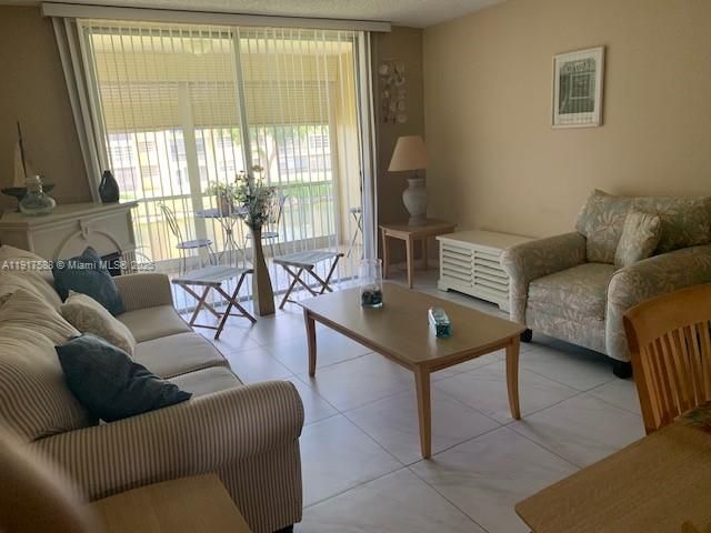 For Sale: $112,500 (1 beds, 1 baths, 660 Square Feet)