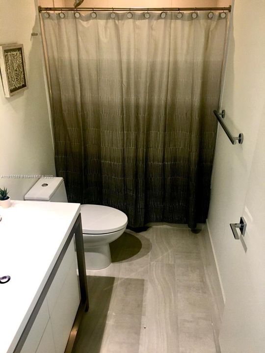 For Rent: $3,500 (2 beds, 2 baths, 877 Square Feet)