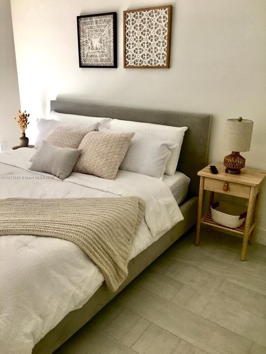 For Rent: $3,500 (2 beds, 2 baths, 877 Square Feet)