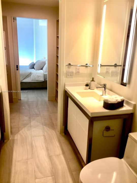 For Rent: $3,500 (2 beds, 2 baths, 877 Square Feet)