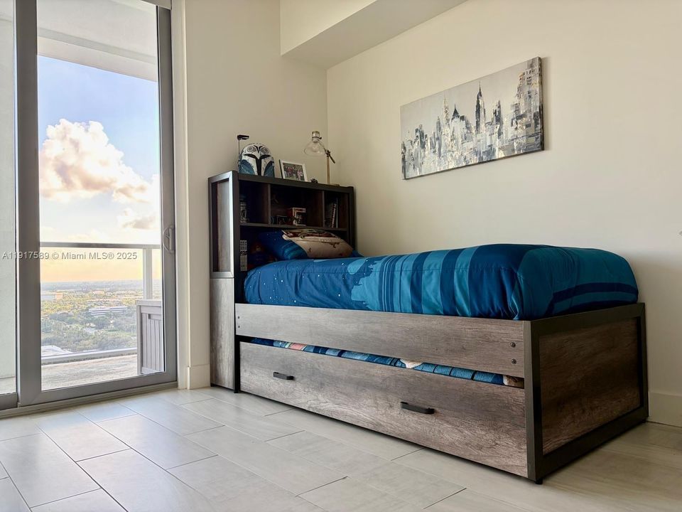 For Rent: $3,500 (2 beds, 2 baths, 877 Square Feet)