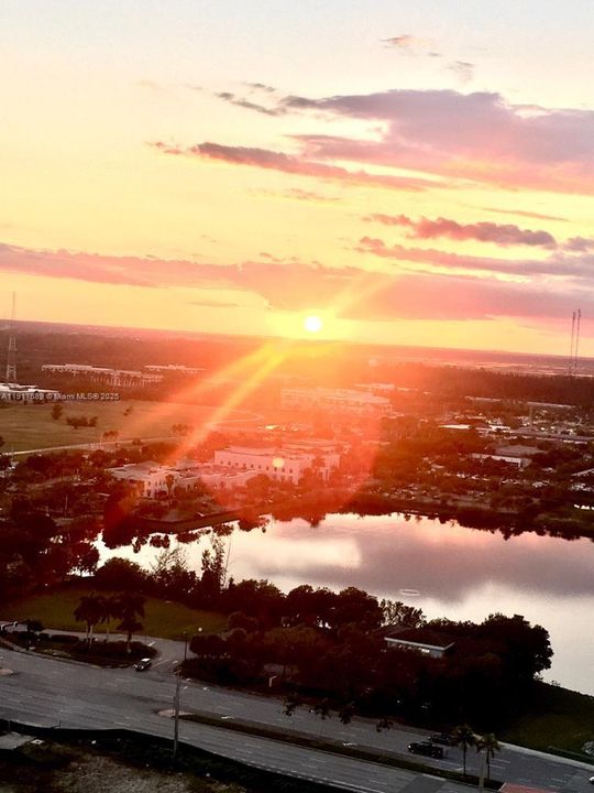 For Rent: $3,500 (2 beds, 2 baths, 877 Square Feet)