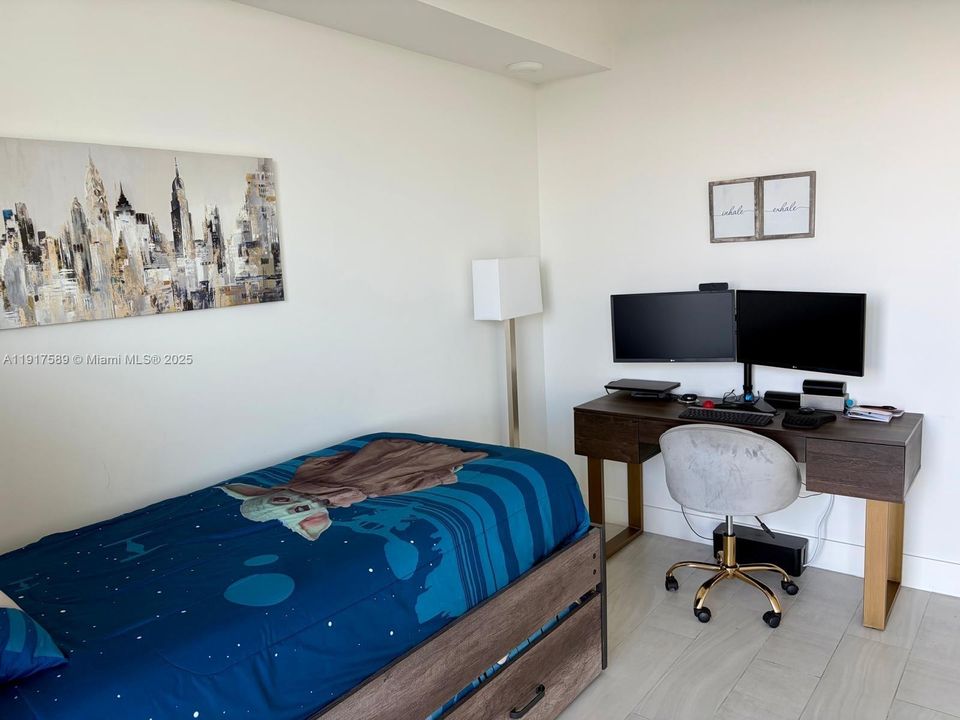 For Rent: $3,500 (2 beds, 2 baths, 877 Square Feet)