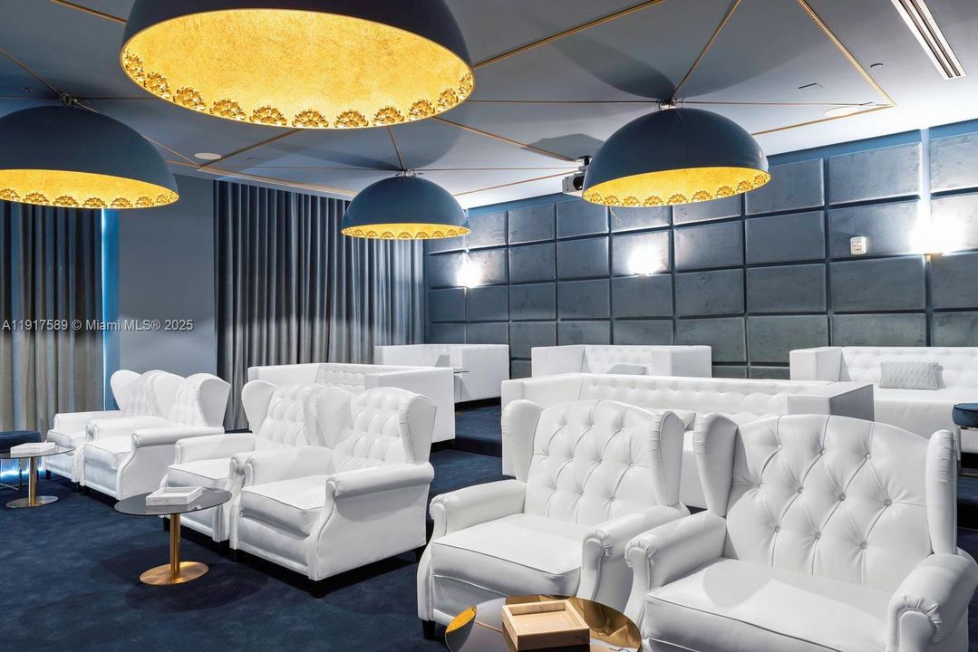 For Rent: $3,500 (2 beds, 2 baths, 877 Square Feet)