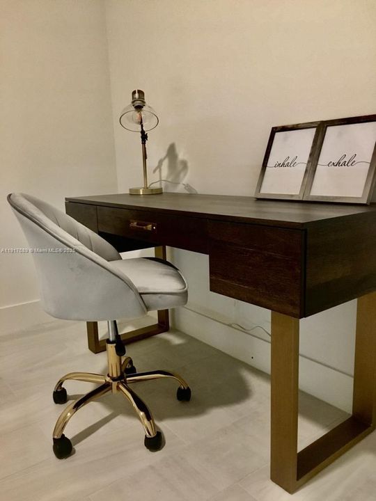 For Rent: $3,500 (2 beds, 2 baths, 877 Square Feet)