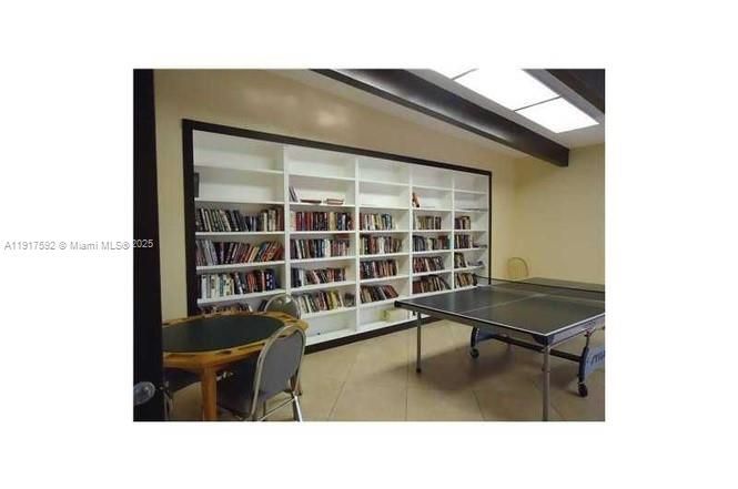 待售: $204,000 (1 贝兹, 1 浴室, 741 平方英尺)