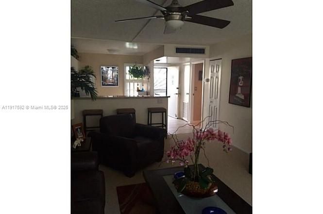 待售: $204,000 (1 贝兹, 1 浴室, 741 平方英尺)