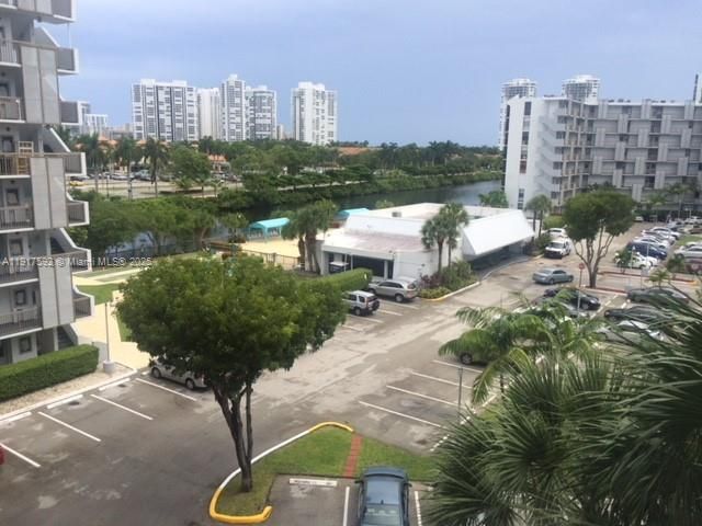 待售: $204,000 (1 贝兹, 1 浴室, 741 平方英尺)