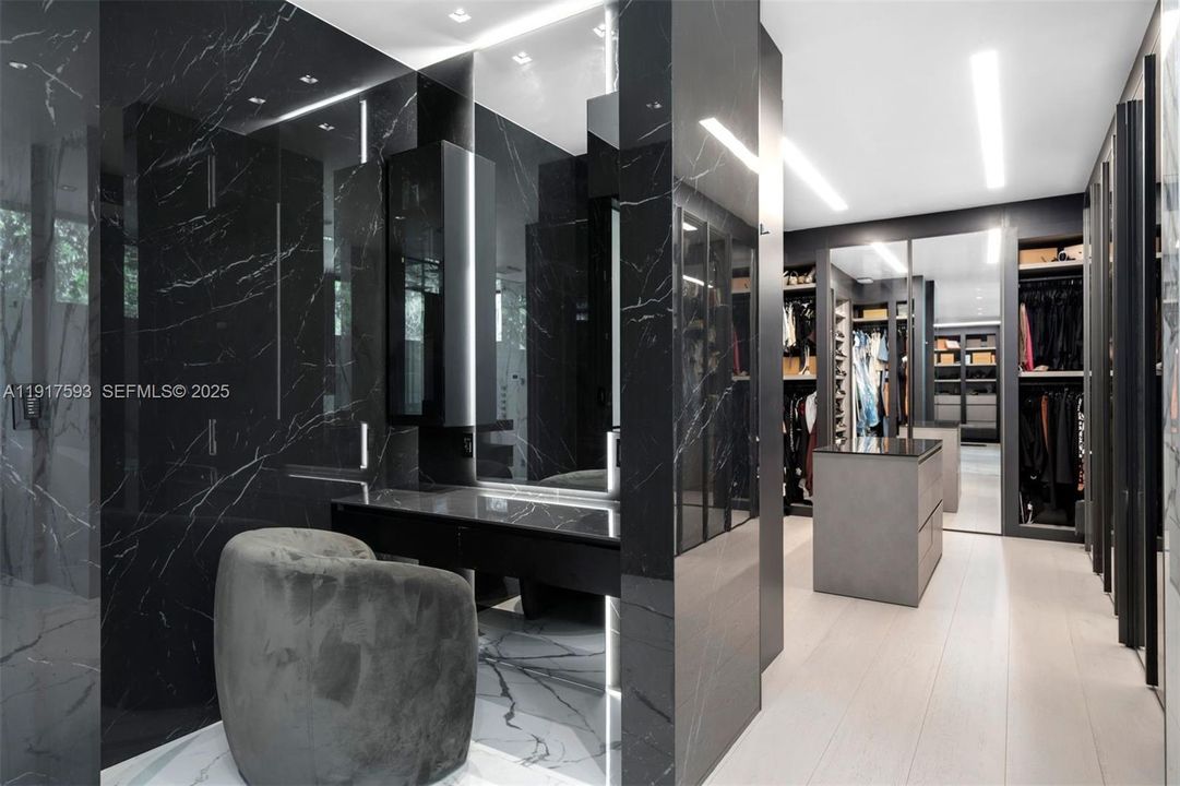 For Sale: $16,900,000 (6 beds, 6 baths, 5660 Square Feet)