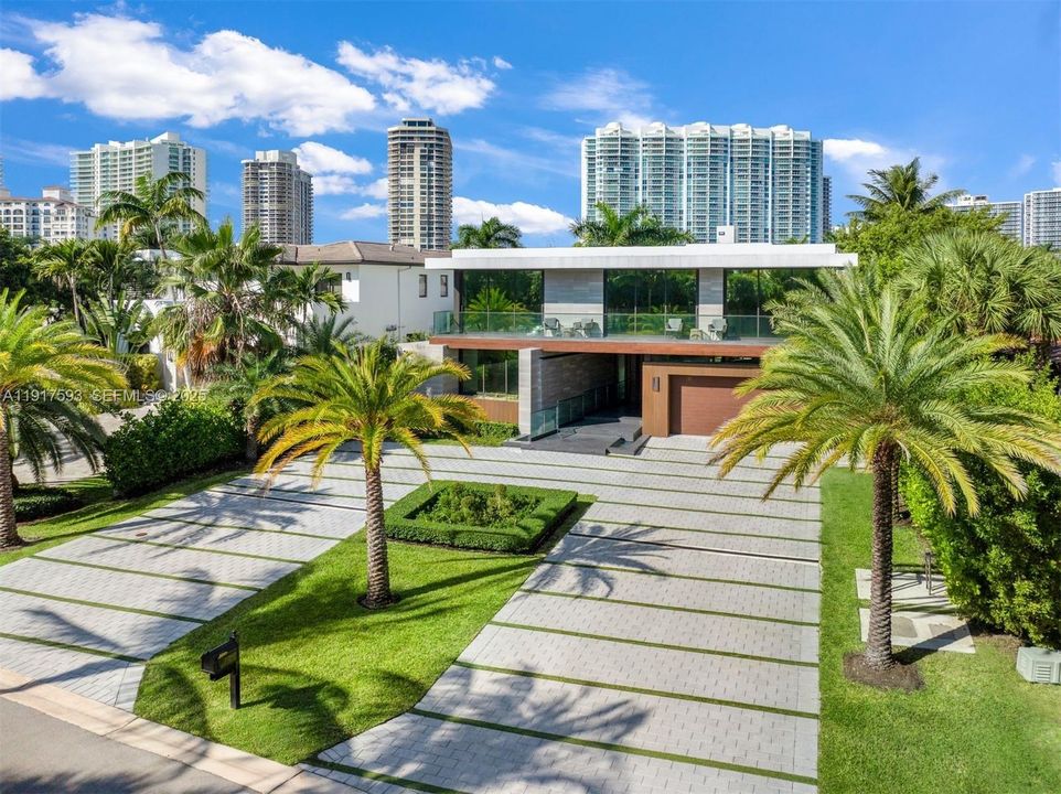 For Sale: $16,900,000 (6 beds, 6 baths, 5660 Square Feet)