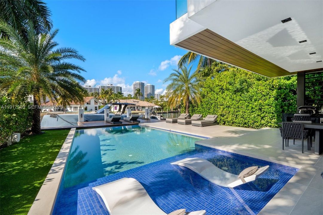 For Sale: $16,900,000 (6 beds, 6 baths, 5660 Square Feet)