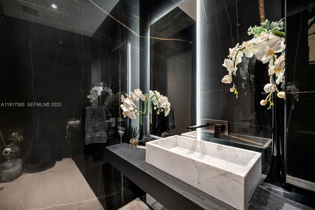 For Sale: $16,900,000 (6 beds, 6 baths, 5660 Square Feet)