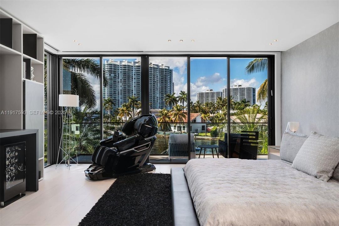 For Sale: $16,900,000 (6 beds, 6 baths, 5660 Square Feet)