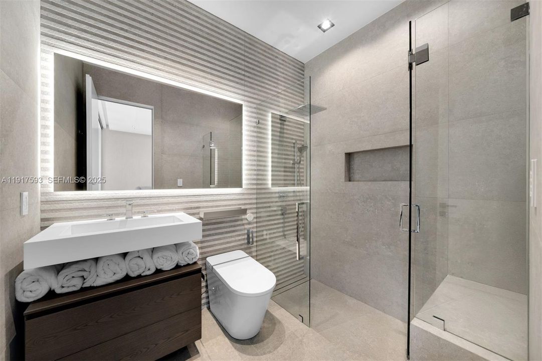 For Sale: $16,900,000 (6 beds, 6 baths, 5660 Square Feet)