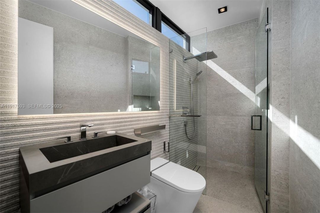 For Sale: $16,900,000 (6 beds, 6 baths, 5660 Square Feet)