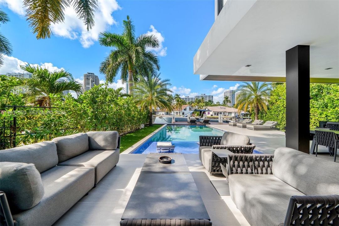 For Sale: $16,900,000 (6 beds, 6 baths, 5660 Square Feet)