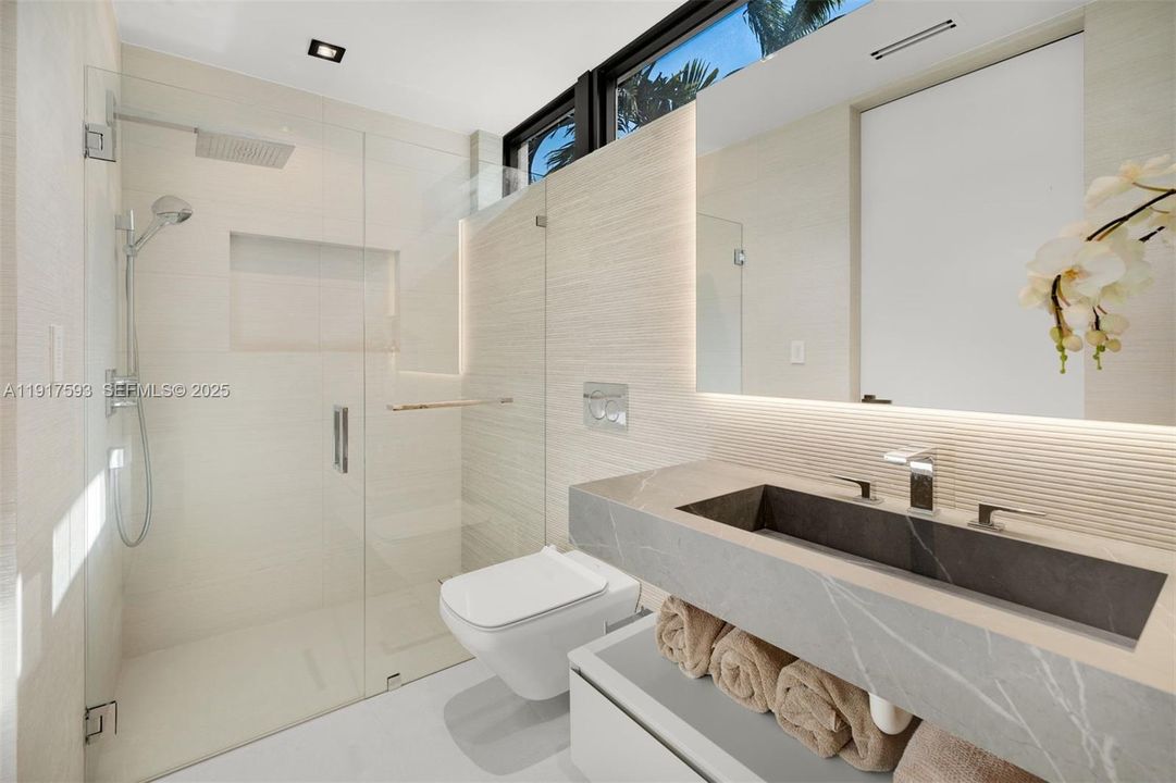 For Sale: $16,900,000 (6 beds, 6 baths, 5660 Square Feet)