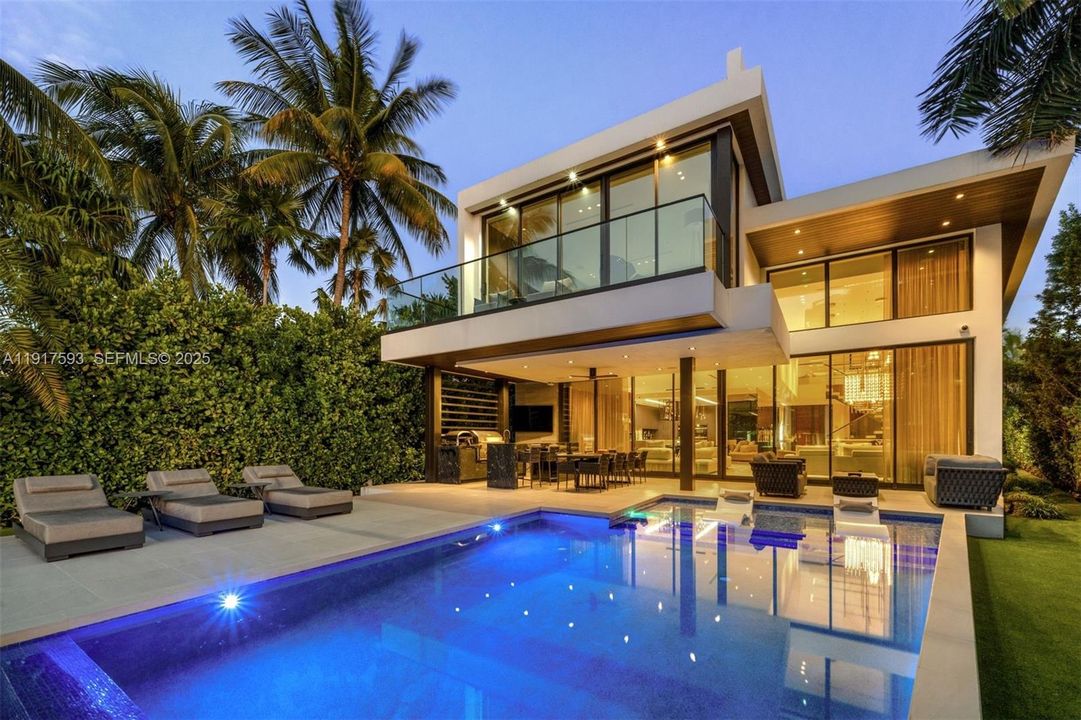 For Sale: $16,900,000 (6 beds, 6 baths, 5660 Square Feet)