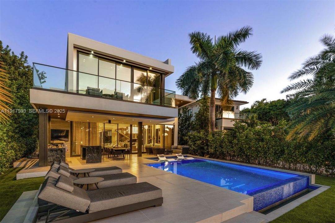 For Sale: $16,900,000 (6 beds, 6 baths, 5660 Square Feet)