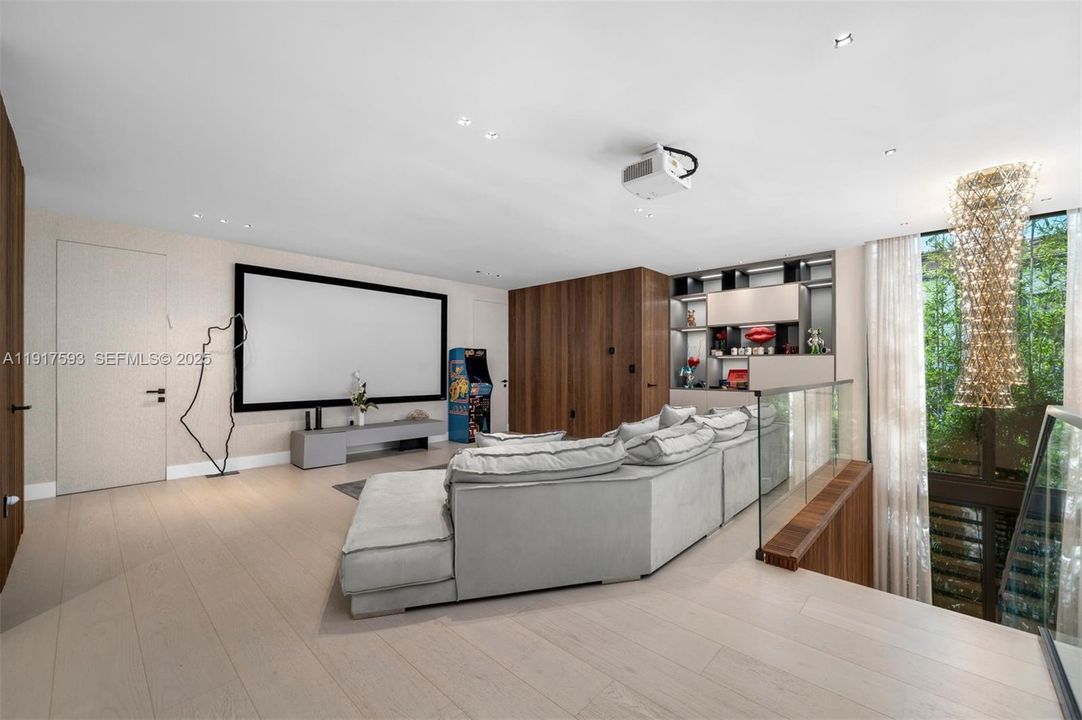 For Sale: $16,900,000 (6 beds, 6 baths, 5660 Square Feet)