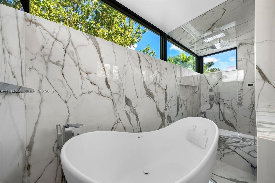 For Sale: $16,900,000 (6 beds, 6 baths, 5660 Square Feet)