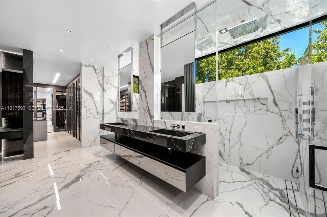 For Sale: $16,900,000 (6 beds, 6 baths, 5660 Square Feet)