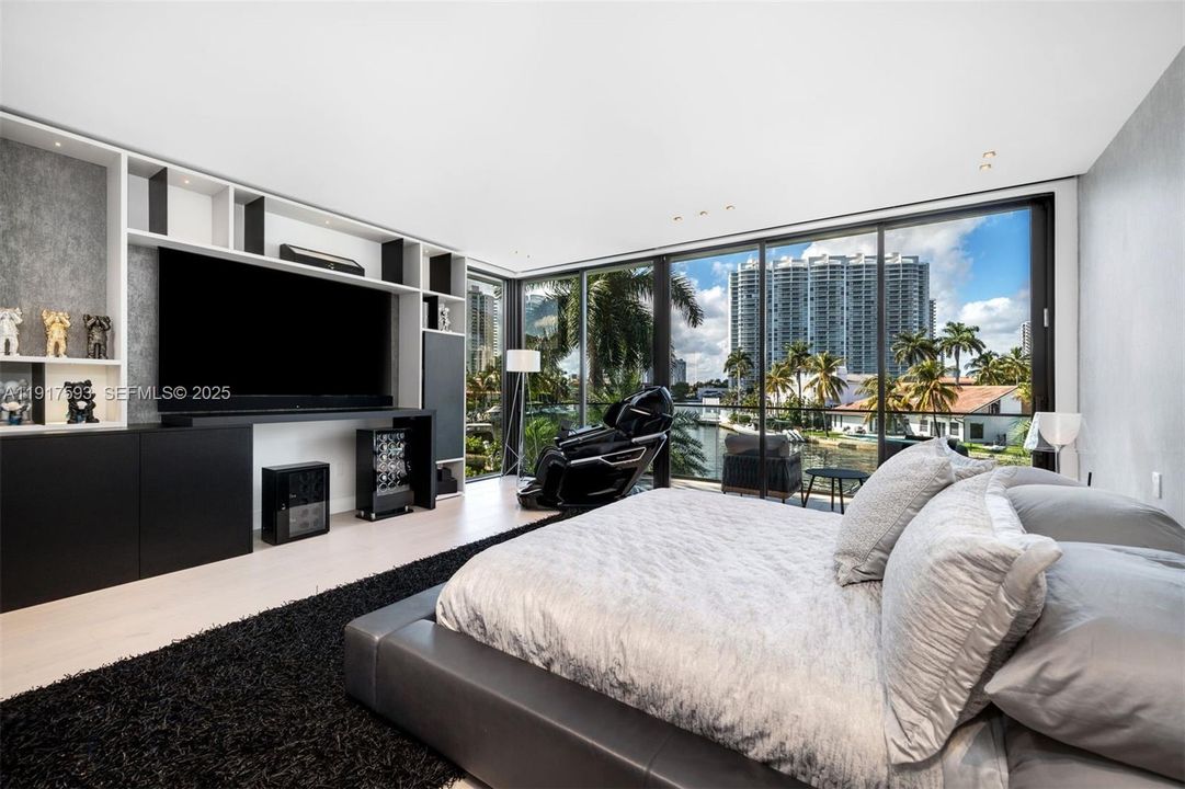 For Sale: $16,900,000 (6 beds, 6 baths, 5660 Square Feet)