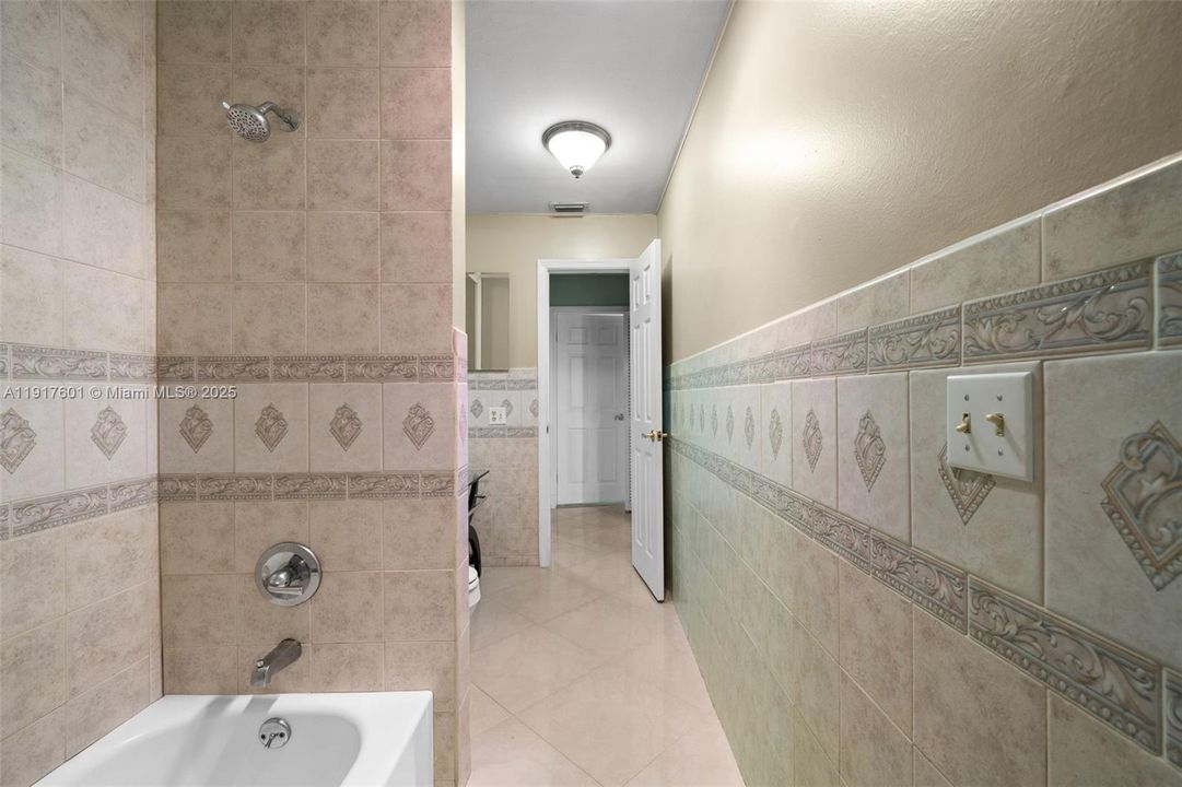 待售: $710,000 (4 贝兹, 2 浴室, 1865 平方英尺)