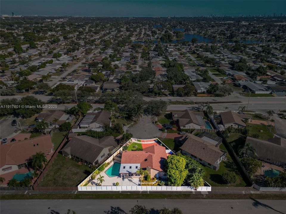 待售: $710,000 (4 贝兹, 2 浴室, 1865 平方英尺)