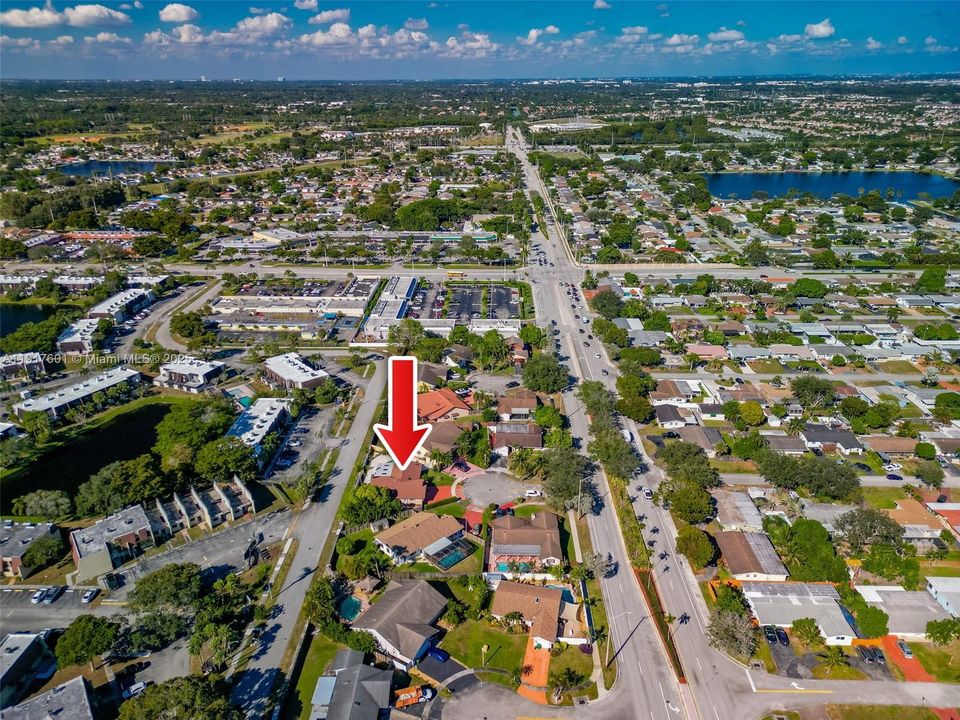 待售: $710,000 (4 贝兹, 2 浴室, 1865 平方英尺)