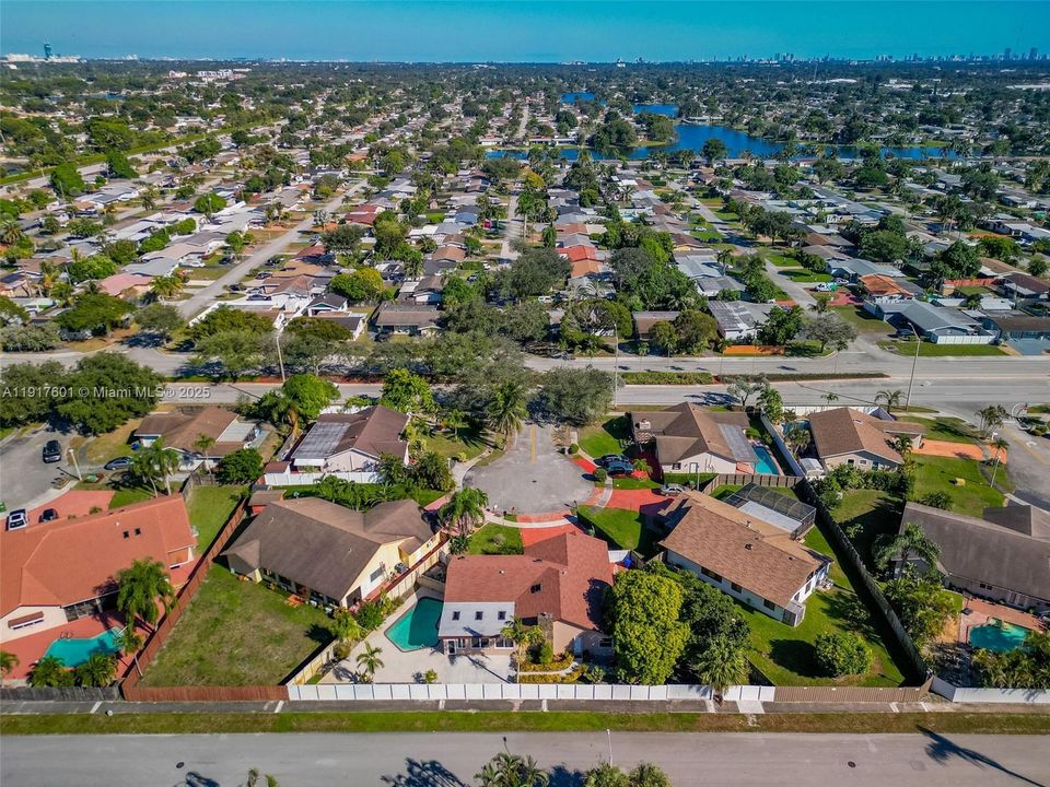 待售: $710,000 (4 贝兹, 2 浴室, 1865 平方英尺)