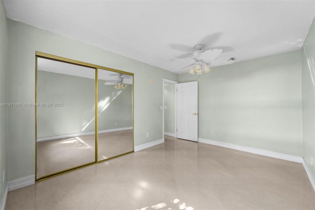 待售: $710,000 (4 贝兹, 2 浴室, 1865 平方英尺)