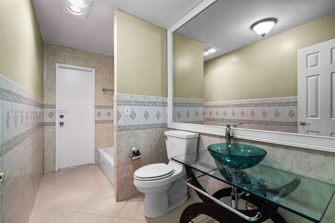 待售: $710,000 (4 贝兹, 2 浴室, 1865 平方英尺)