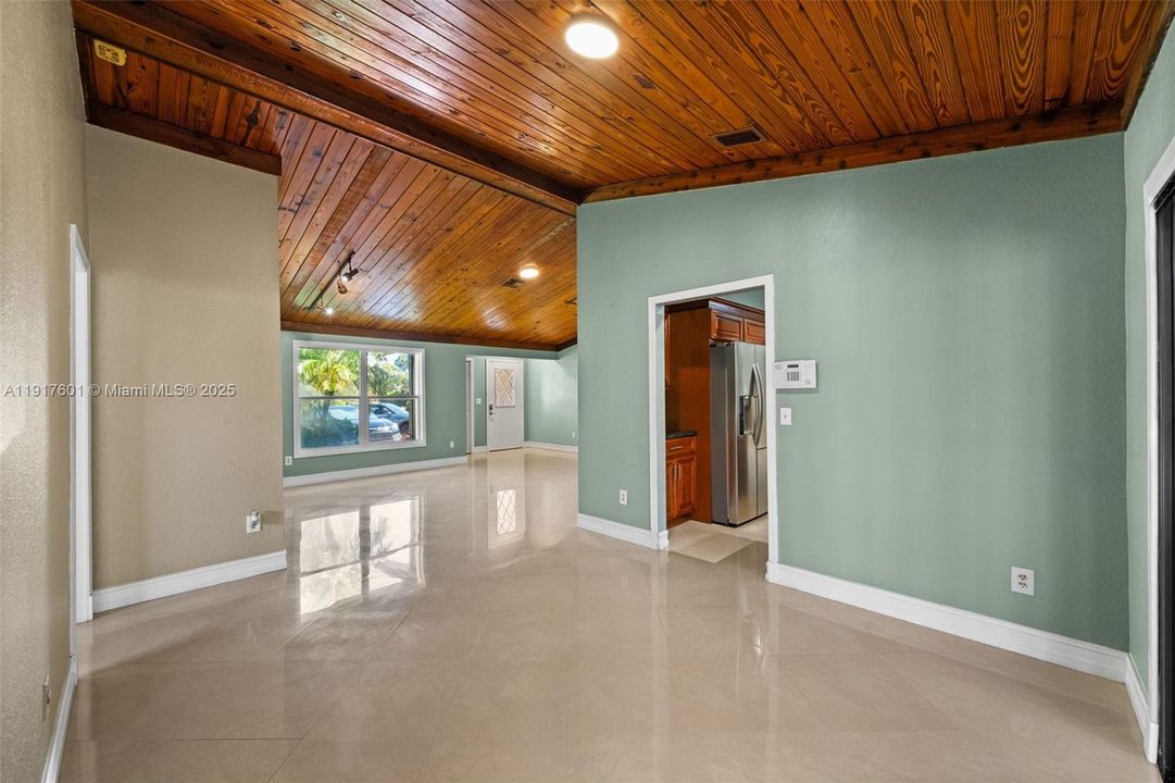 待售: $710,000 (4 贝兹, 2 浴室, 1865 平方英尺)