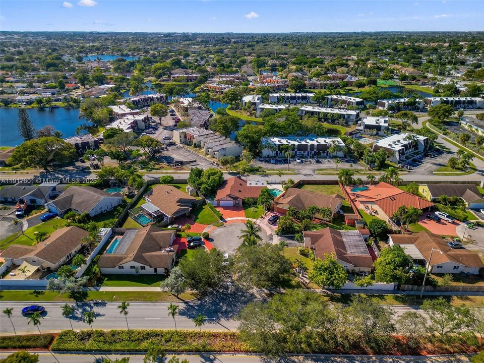 待售: $710,000 (4 贝兹, 2 浴室, 1865 平方英尺)