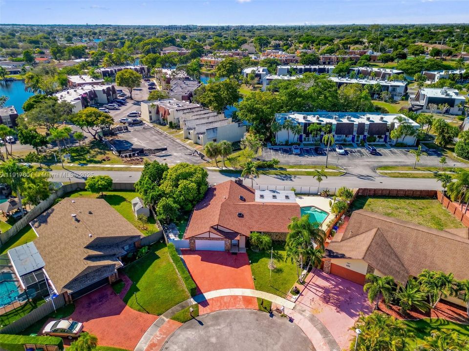 待售: $710,000 (4 贝兹, 2 浴室, 1865 平方英尺)