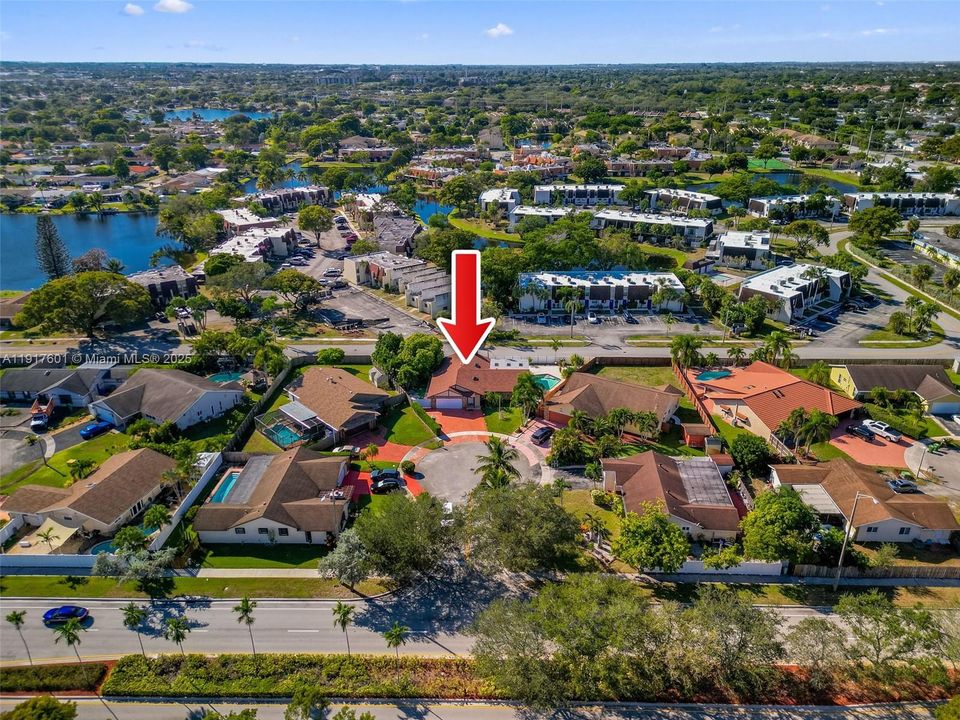 待售: $710,000 (4 贝兹, 2 浴室, 1865 平方英尺)