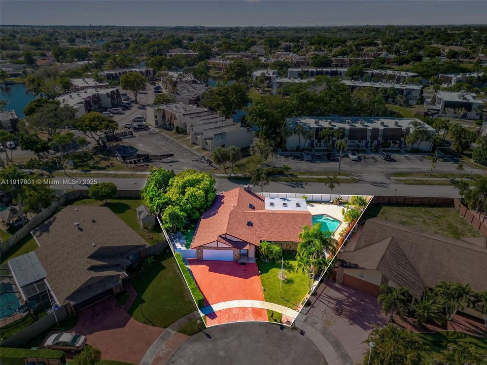 待售: $710,000 (4 贝兹, 2 浴室, 1865 平方英尺)