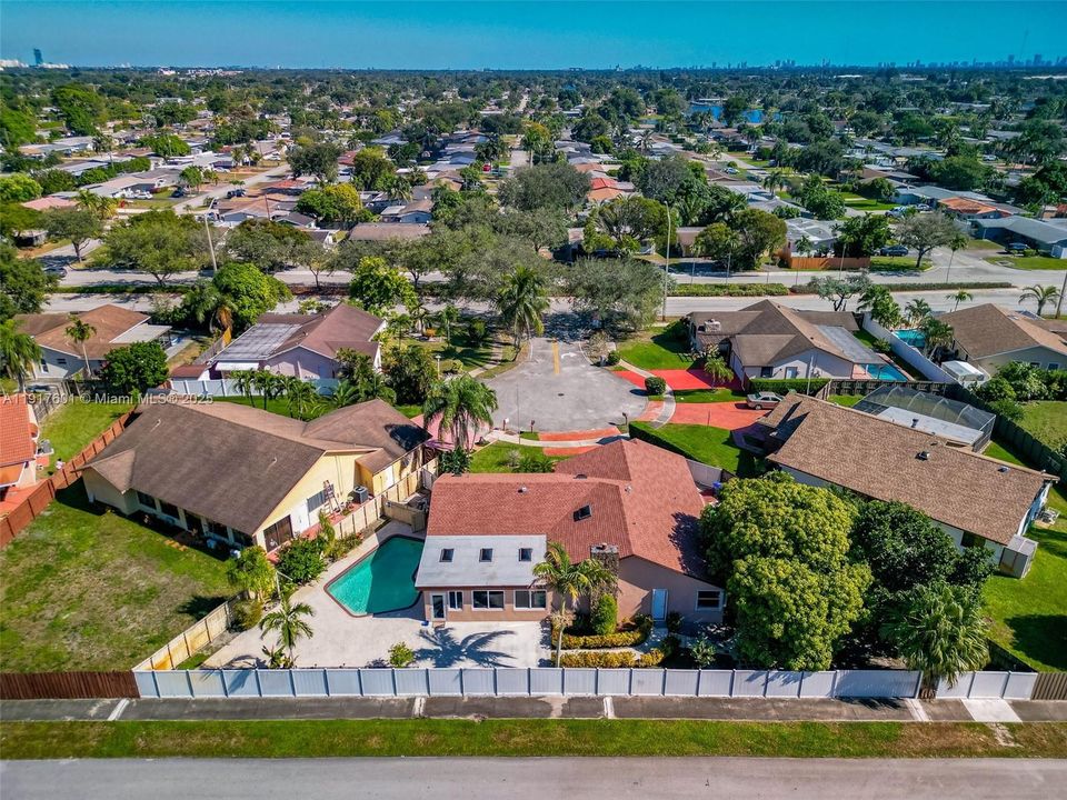 待售: $710,000 (4 贝兹, 2 浴室, 1865 平方英尺)